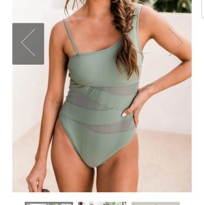 Women's Pink Lily Boutique Meet Me at Waikiki one piece swimsuit. Size small.